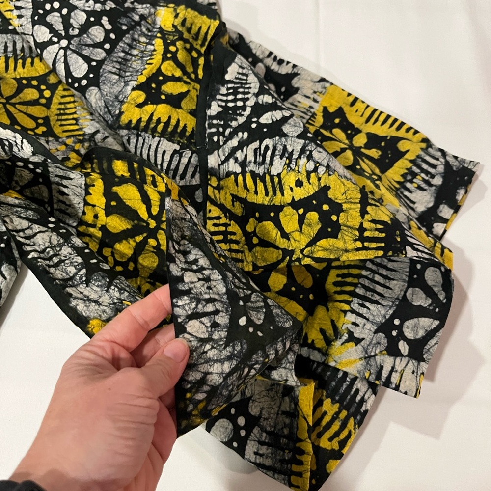 West African batik fabric black yellow white print on lightweight cotton voile - Picture 4 of 10